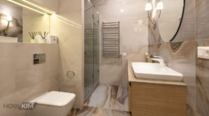 How to Keep Glass Shower Doors Clean in Hotels